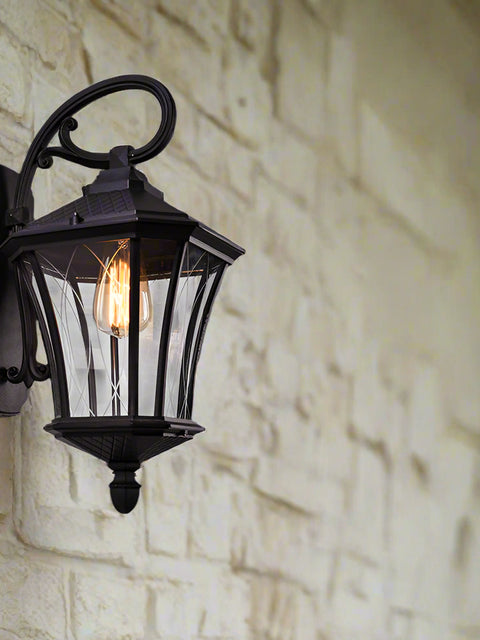 Black vintage-style outdoor wall lantern with clear glass panels, perfect for illuminating entrances, balconies, or garden walls – weatherproof and timelessly elegant.