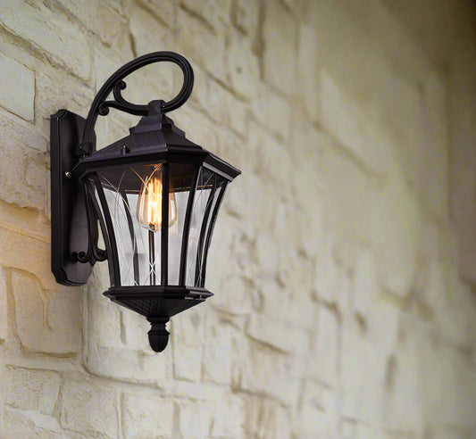 Black vintage-style outdoor wall lantern with clear glass panels, perfect for illuminating entrances, balconies, or garden walls – weatherproof and timelessly elegant.